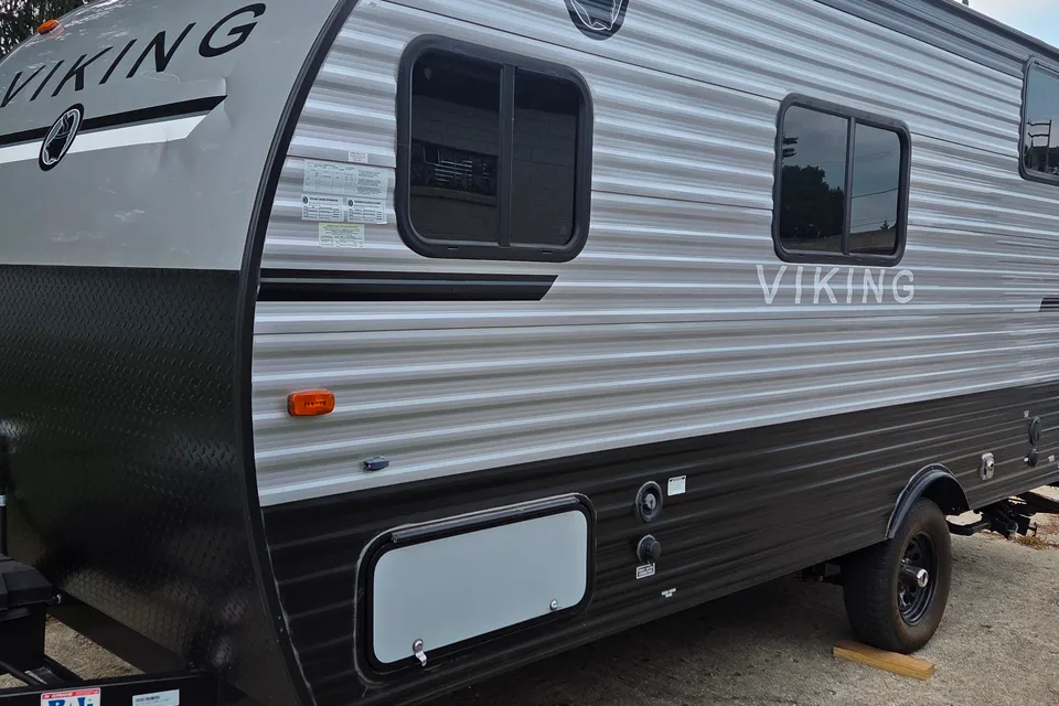Let'z Go Glamping's Viking 17 BH