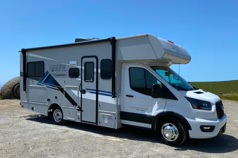 Meet Calvin! DISCOUNT FOR FIRST RESPONDERS, MILITARY AND NURSES! Easy Driving, Family Friendly, Solar Home Away From Home!