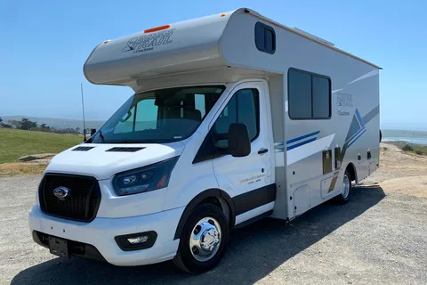 Meet Calvin! DISCOUNT FOR FIRST RESPONDERS, MILITARY AND NURSES! Easy Driving, Family Friendly, Solar Home Away From Home!