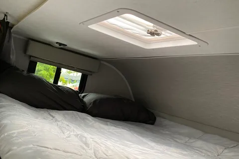 Meet Calvin! DISCOUNT FOR FIRST RESPONDERS, MILITARY AND NURSES! Easy Driving, Family Friendly, Solar Home Away From Home!