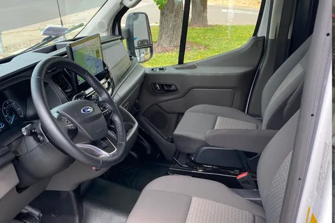 Meet Calvin! DISCOUNT FOR FIRST RESPONDERS, MILITARY AND NURSES! Easy Driving, Family Friendly, Solar Home Away From Home!