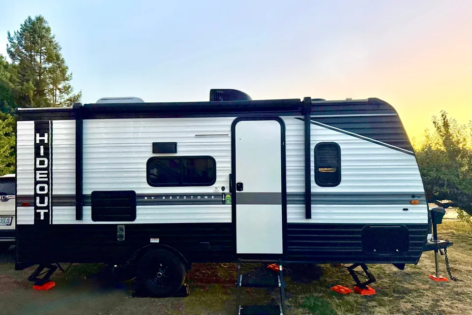 Baker's Keystone Hideout 176BH Travel Trailer