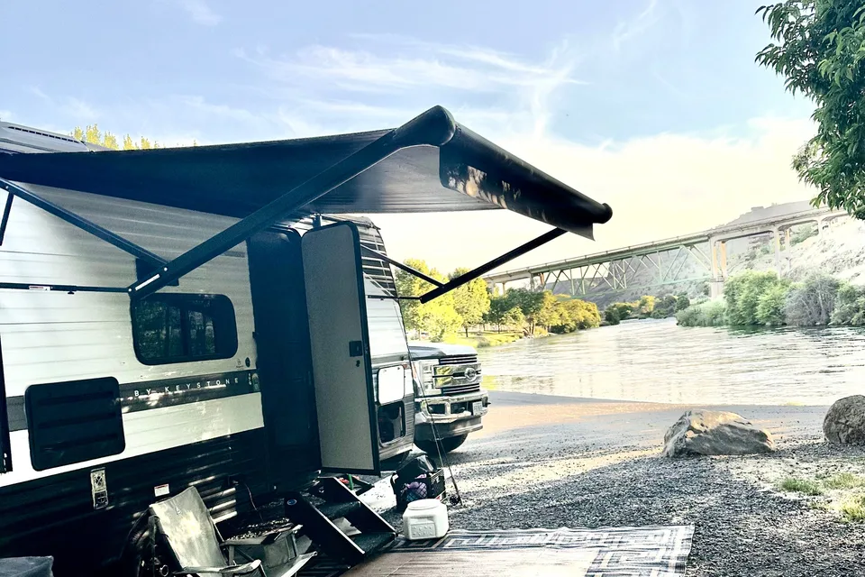 Baker's Keystone Hideout 176BH Travel Trailer