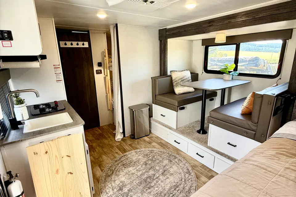 Baker's Keystone Hideout 176BH Travel Trailer