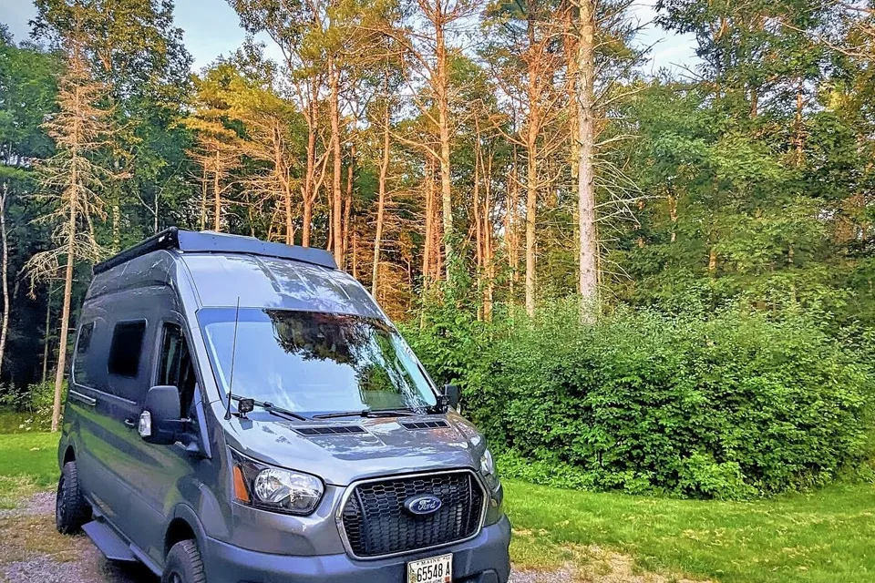 4x4 Moxie Adventure Van, Off-Grid Electric, Heat & AC, Get Outdoors!