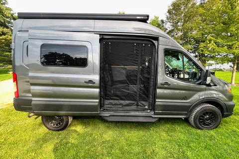 4x4 Moxie Adventure Van, Off-Grid Electric, Heat & AC, Get Outdoors!