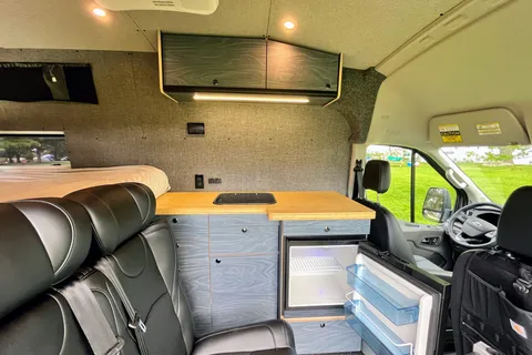 4x4 Moxie Adventure Van, Off-Grid Electric, Heat & AC, Get Outdoors!