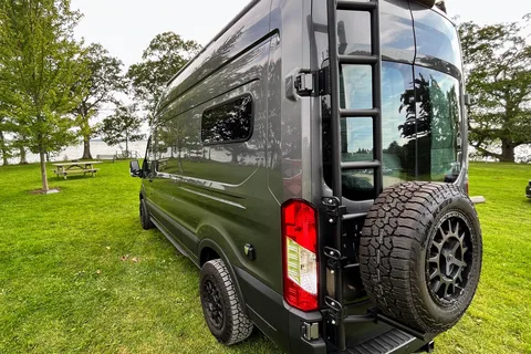 4x4 Moxie Adventure Van, Off-Grid Electric, Heat & AC, Get Outdoors!