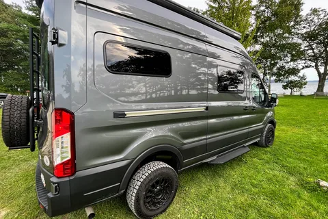 4x4 Moxie Adventure Van, Off-Grid Electric, Heat & AC, Get Outdoors!