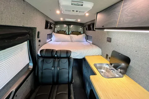 4x4 Moxie Adventure Van, Off-Grid Electric, Heat & AC, Get Outdoors!