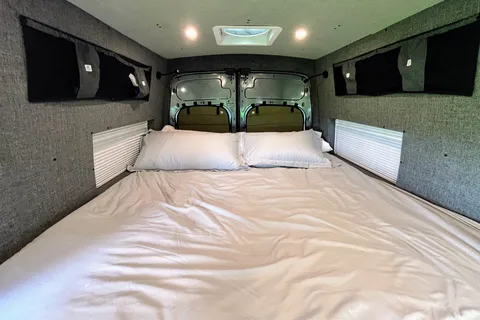 4x4 Moxie Adventure Van, Off-Grid Electric, Heat & AC, Get Outdoors!