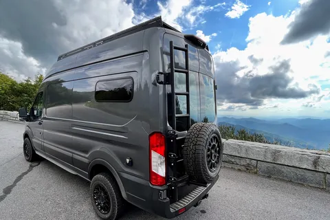 4x4 Moxie Adventure Van, Off-Grid Electric, Heat & AC, Get Outdoors!