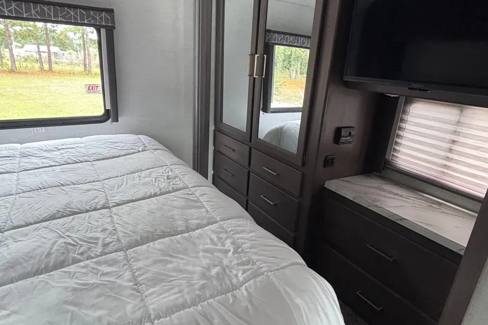 2024 Resonate 33' Class A Family Bunkhouse with Beautiful Interior!