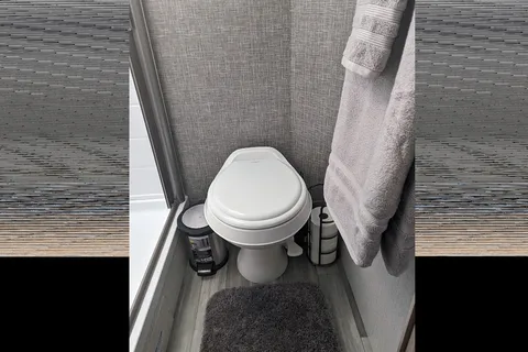 Ready for 2026 - Spacious Yet Compact: 2022 Winnebago - Fits 6, Tows Easy!