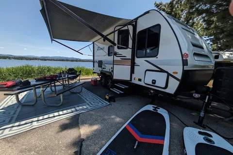 Ready for 2026 - Spacious Yet Compact: 2022 Winnebago - Fits 6, Tows Easy!