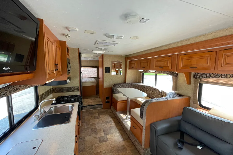 Joseph's Jackpot Joe Adventures (The Vdara) Unlimited Miles SLEEPS 8 #5 Forest River Sunseeker Class C