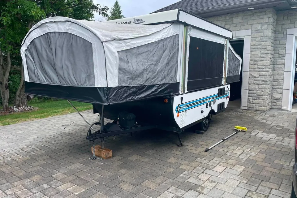 Ben and Jenna’s Cozy Muskoka Adventure Tent Trailer