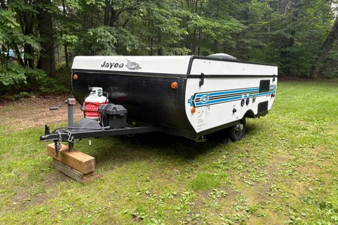 Ben and Jenna’s Cozy Muskoka Adventure Tent Trailer