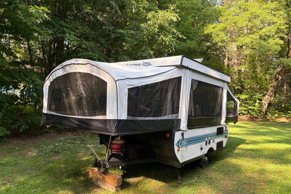 Ben and Jenna’s Cozy Muskoka Adventure Tent Trailer