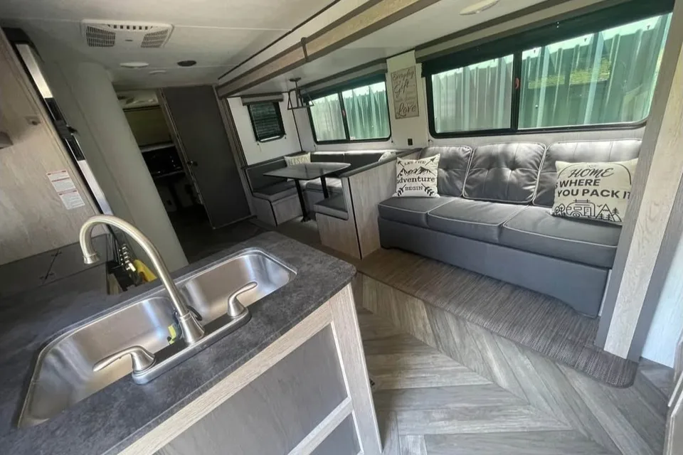 Tracy's Prowler 2021 Travel Trailer