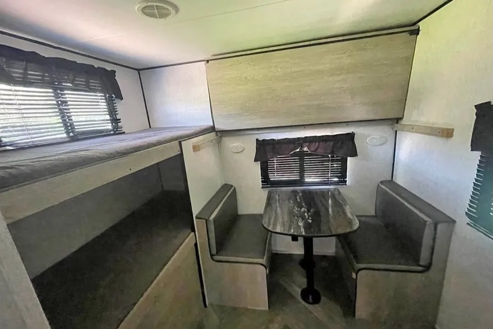 Tracy's Prowler 2021 Travel Trailer