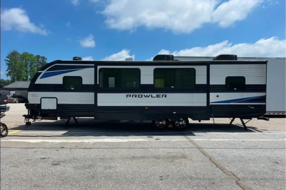 Tracy's Prowler 2021 Travel Trailer