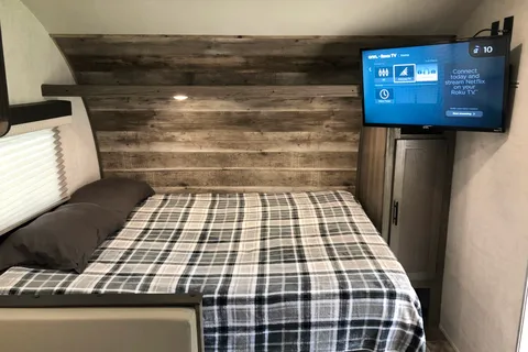 Cozy Gulf Stream Ameri-Lite Super Lite 199DD Travel Trailer - Now for Sale