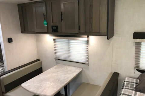 Cozy Gulf Stream Ameri-Lite Super Lite 199DD Travel Trailer - Now for Sale