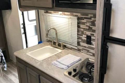 Cozy Gulf Stream Ameri-Lite Super Lite 199DD Travel Trailer - Now for Sale