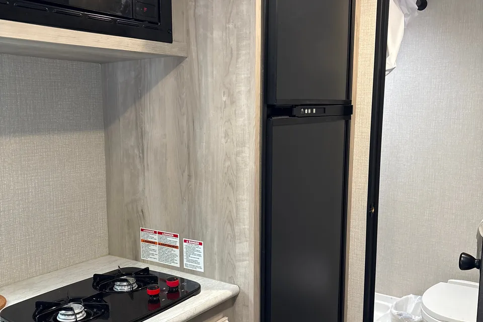 KZ Sportsman Classic Travel Trailer 181BH - Summer time