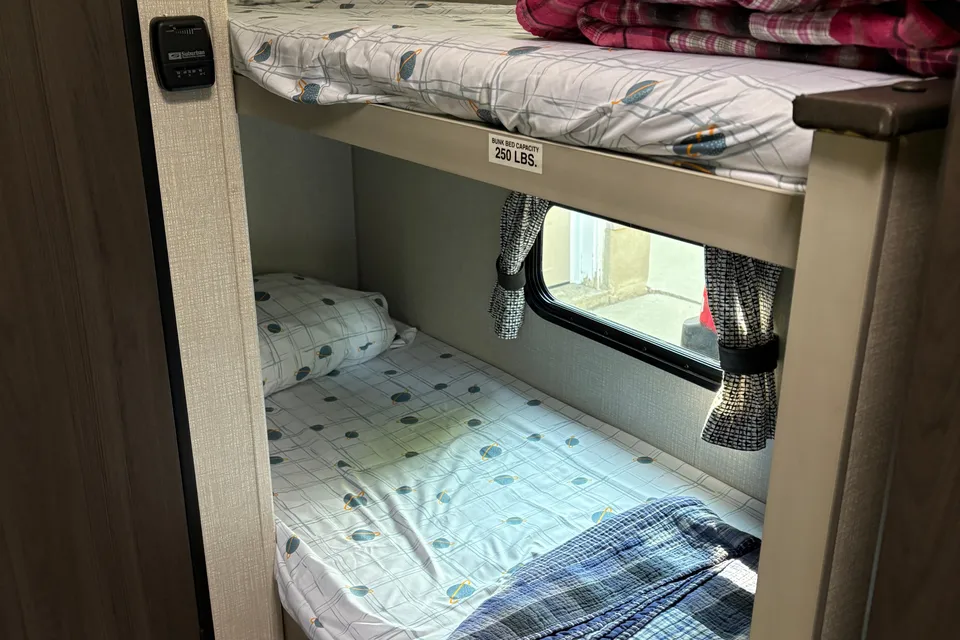 KZ Sportsman Classic Travel Trailer 181BH - Summer time