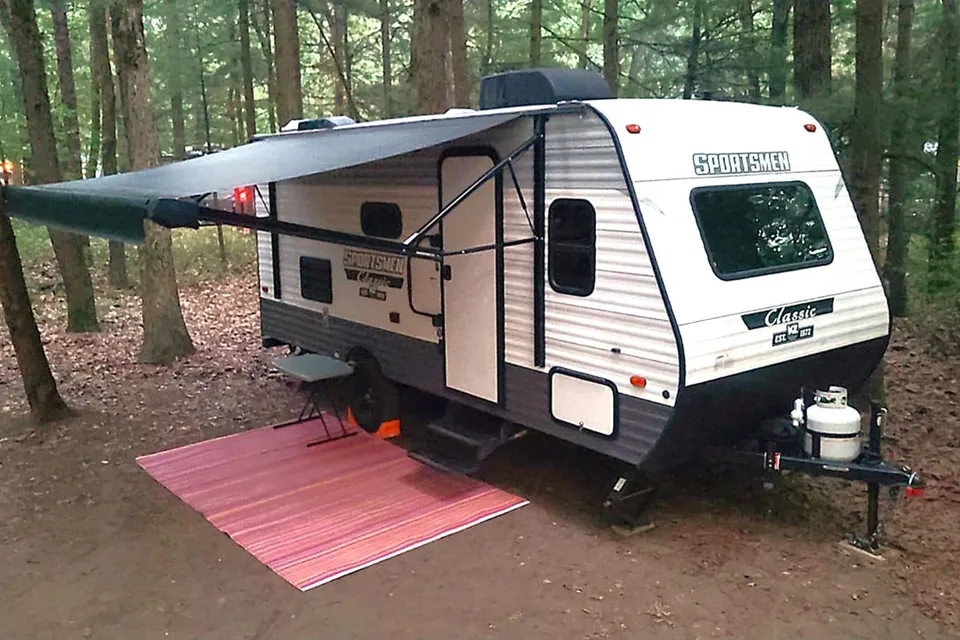 KZ Sportsman Classic Travel Trailer 181BH - Summer time