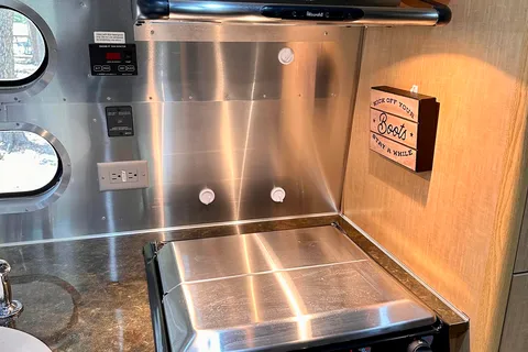 Antony's Airstream flying cloud Travel Trailer