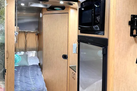 Antony's Airstream flying cloud Travel Trailer