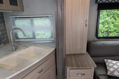 IBB Coachmen freedom express 246 RKS Travel Trailer
