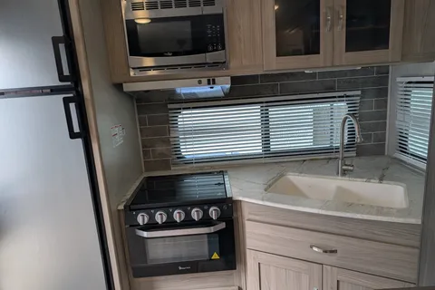 IBB Coachmen freedom express 246 RKS Travel Trailer