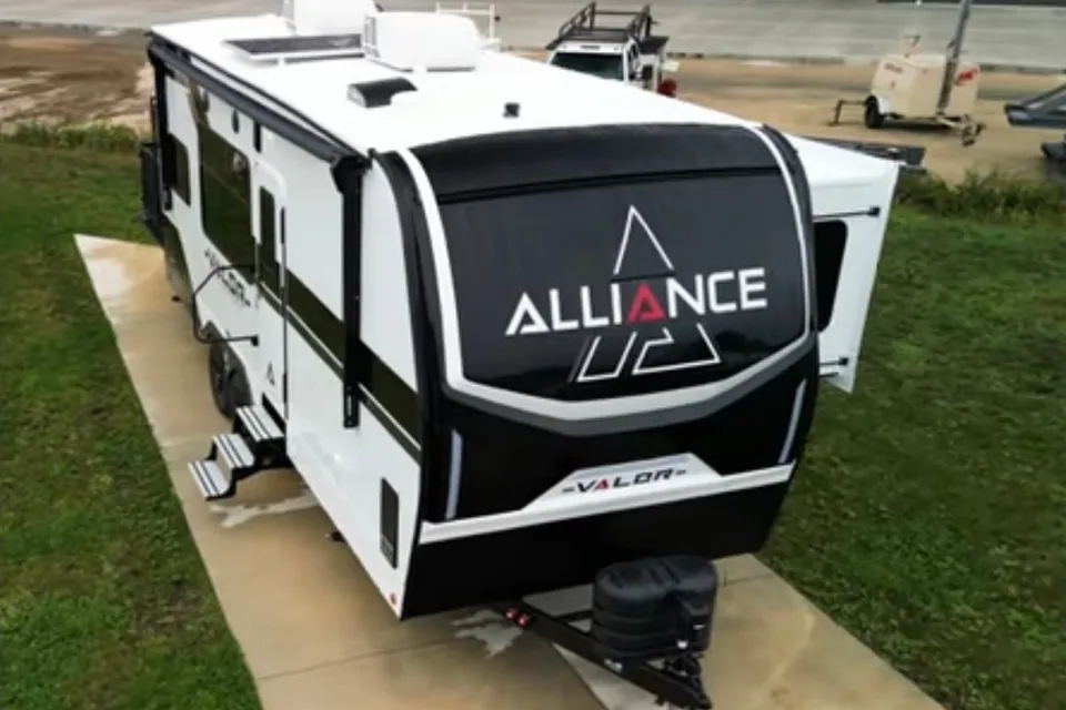 New 4 2026 “Just the right size”Toy Hauler”Wheel Chair Accessible”