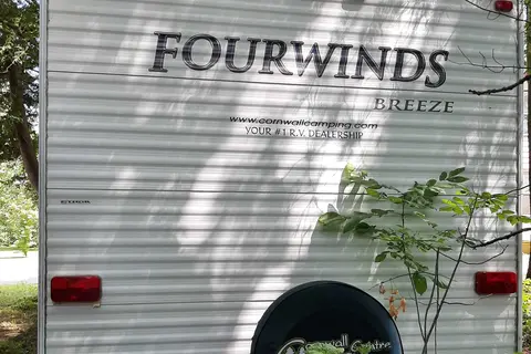 Riverside's Shootin' the Breeze