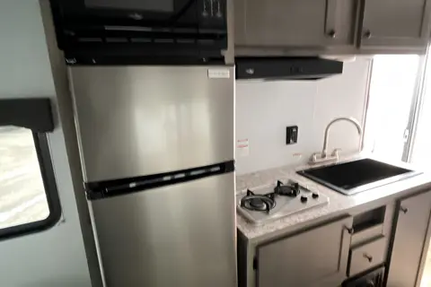 TT4 - 5 Person w/ Bunk- The RV Rental Factory