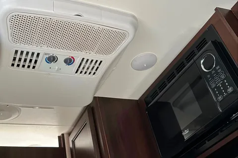 Jayco family trailer lightweight pet friendly 