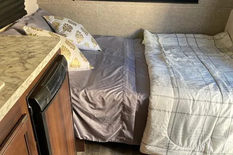 Jayco family trailer lightweight pet friendly 