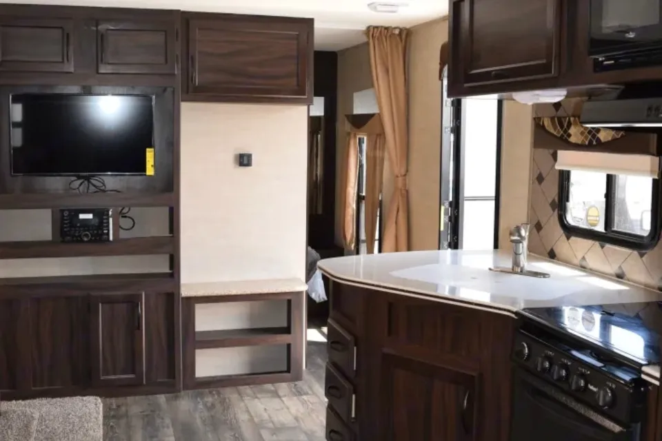 Rv Rentals Way Of Life's Super Value! Long term available. Panther 28DSBC Travel Trailer Bunkhouse PA1