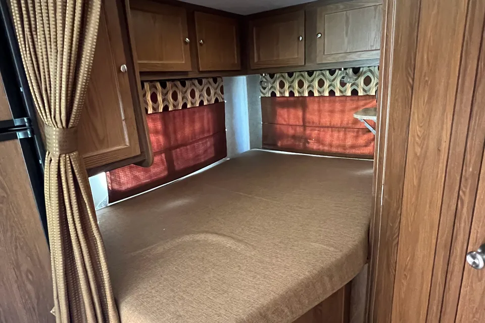 2017 Coachmen Leprechaun — 26ft Class C RV Rental (Sleeps 7)