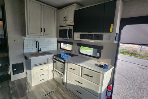 *Brand New* Jayco 26' 5th Wheel