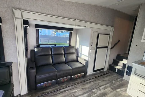 *Brand New* Jayco 26' 5th Wheel