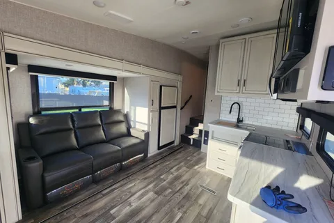 *Brand New* Jayco 26' 5th Wheel