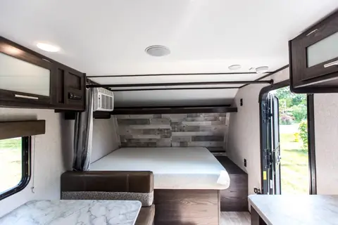 JOBAS Coleman 17B Travel Trailer