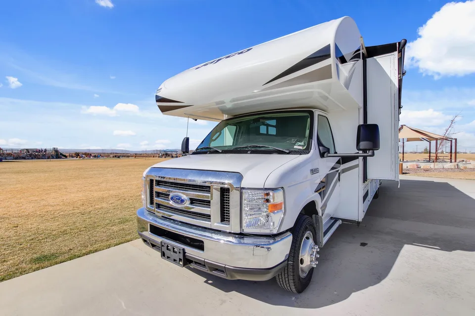 Lux Jayco Redhawk Class C- In Mint Condition