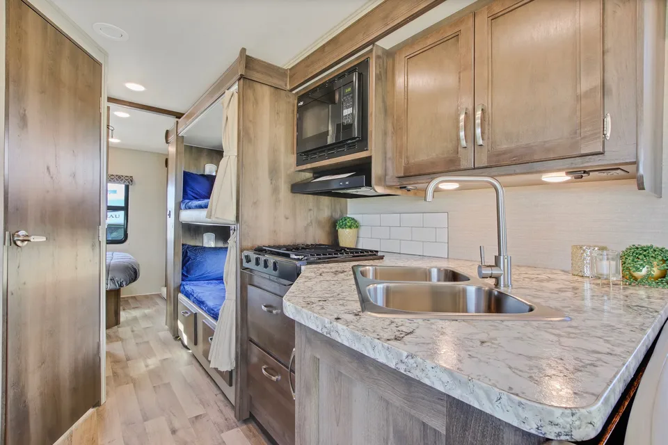 Lux Jayco Redhawk Class C- In Mint Condition