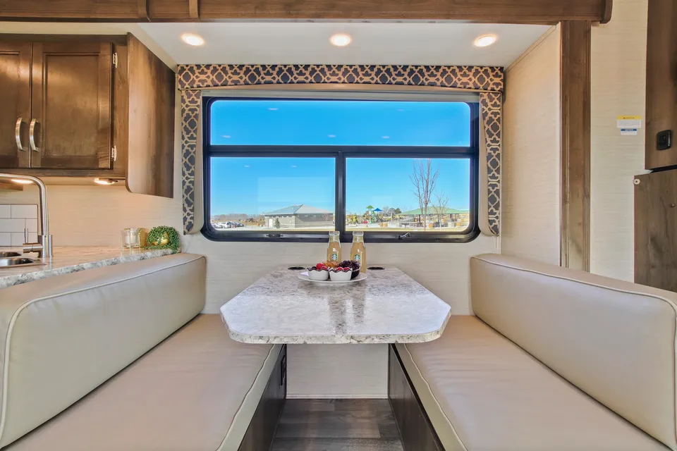 Lux Jayco Redhawk Class C- In Mint Condition